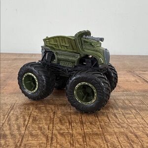 Hot Wheels Monster Trucks  - Jurassic World Triceratops Dump Truck 1:64